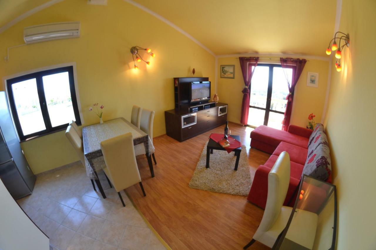Apartman Jadranka Palit Exterior photo